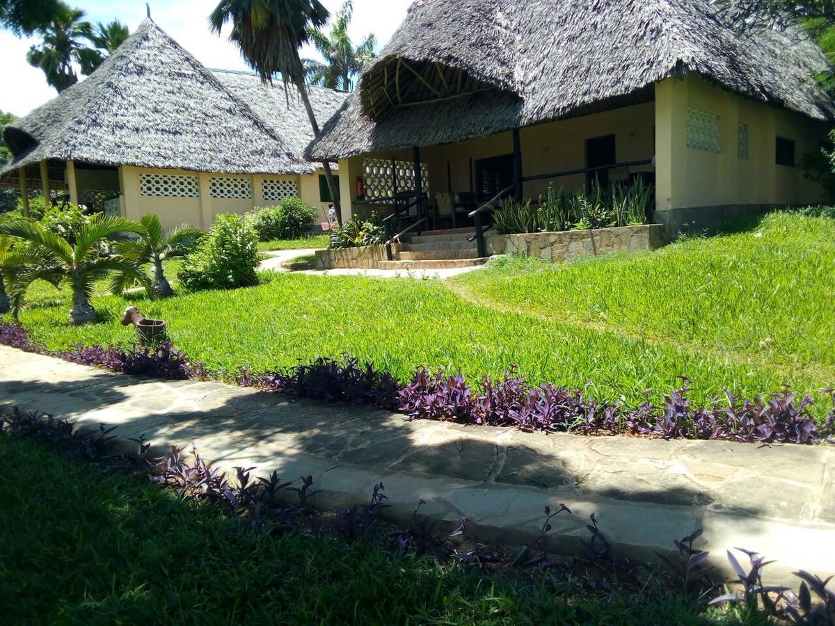 Coral Beach Resort Diani Beach Exterior photo